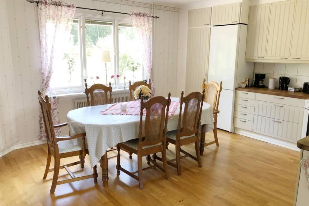 Villa Egen Laegenhet I 2-Familjshus Pa Landet. Tierp Esterno foto