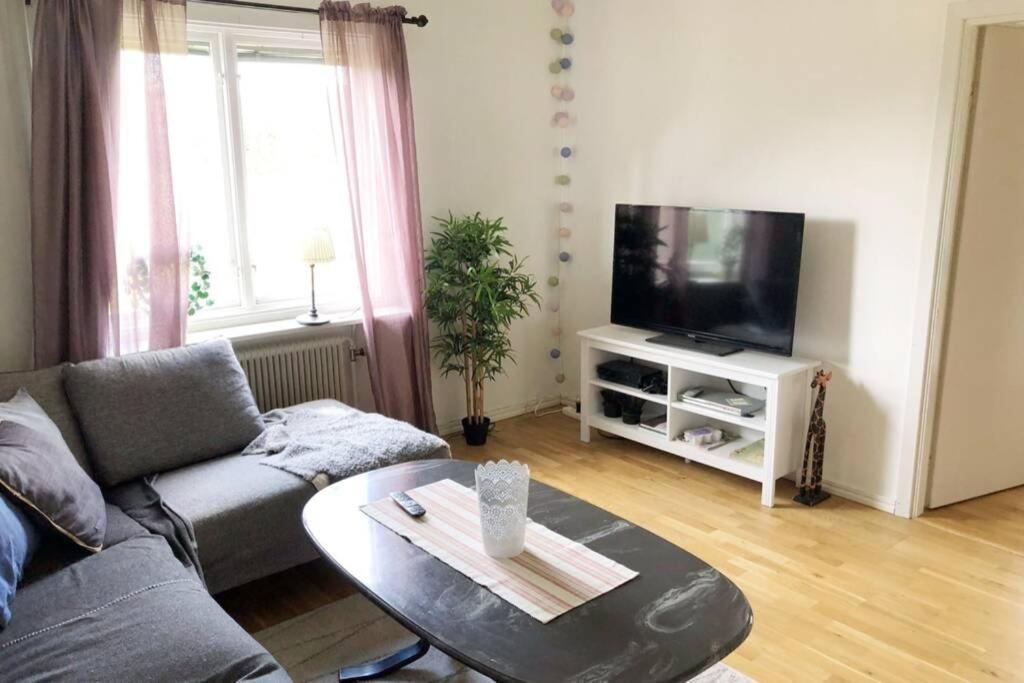 Villa Egen Laegenhet I 2-Familjshus Pa Landet. Tierp Esterno foto