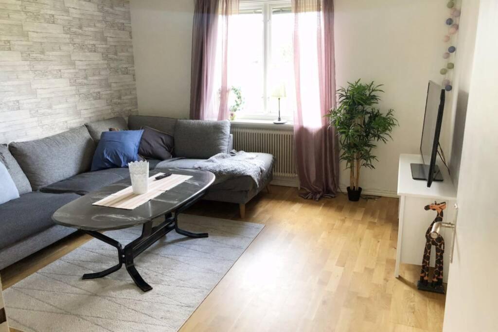 Villa Egen Laegenhet I 2-Familjshus Pa Landet. Tierp Esterno foto