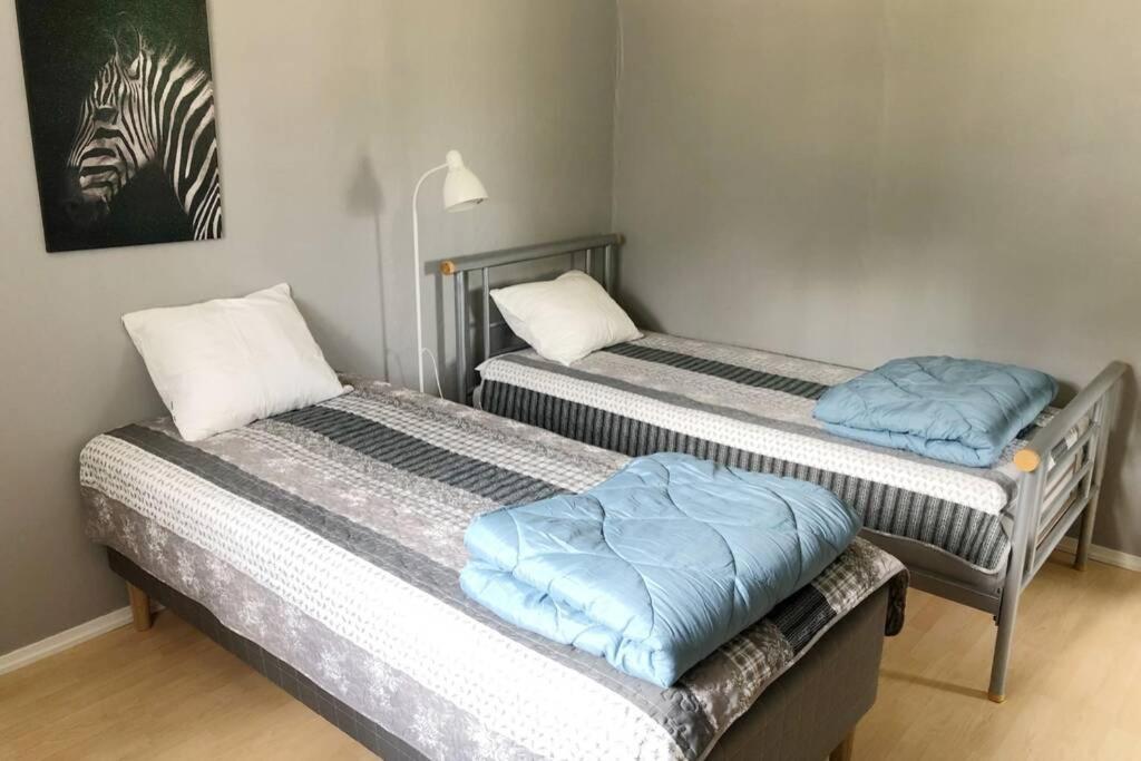 Villa Egen Laegenhet I 2-Familjshus Pa Landet. Tierp Esterno foto